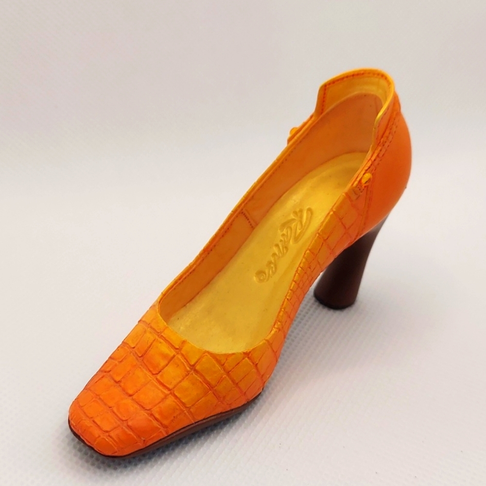 Just the right shoe #25104 "Later Gator"